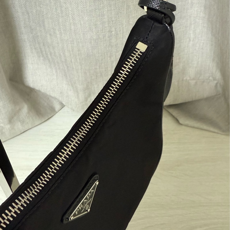 PRADA Re-Edition 2005 Hobo 腋下包-16
