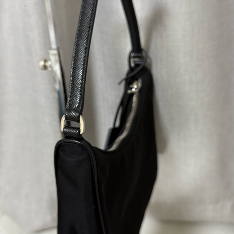 PRADA Re-Edition 2005 Hobo 腋下包-17