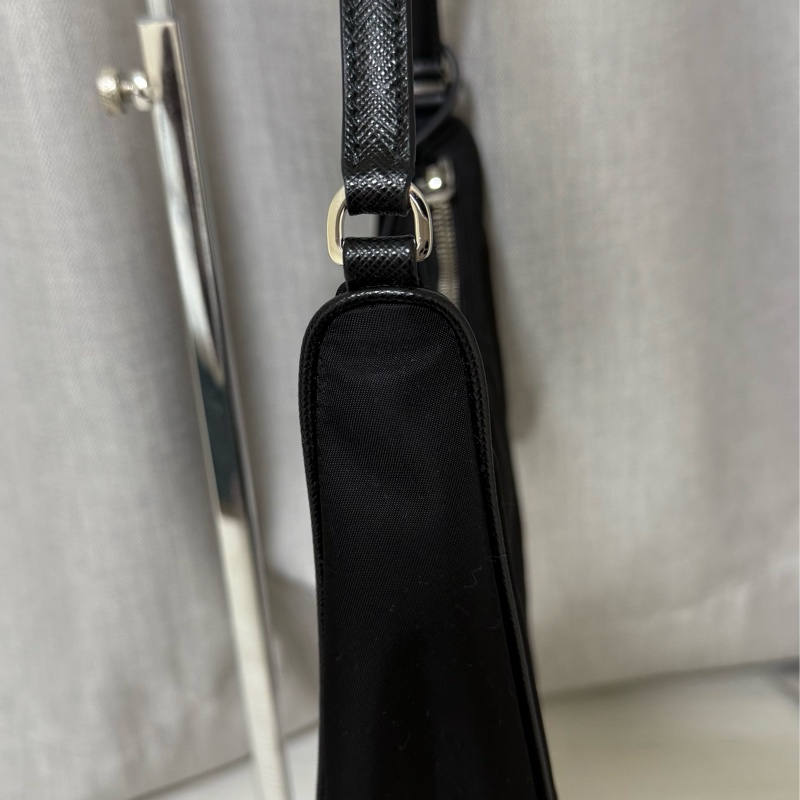 PRADA Re-Edition 2005 Hobo 腋下包-18