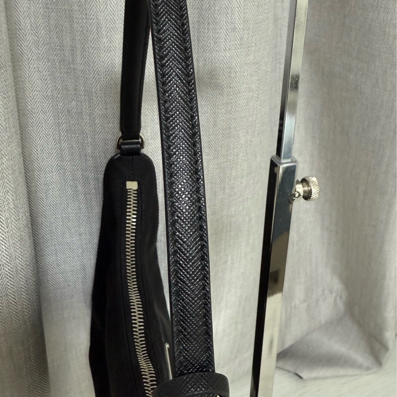 PRADA Re-Edition 2005 Hobo 腋下包-19