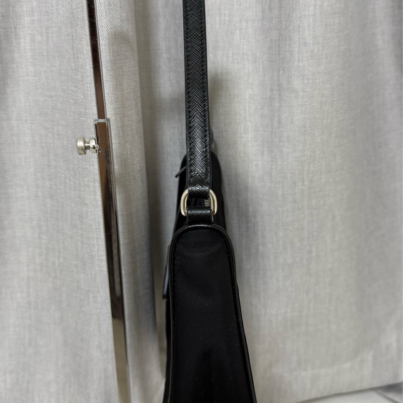 PRADA Re-Edition 2005 Hobo 腋下包-22