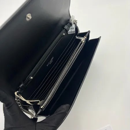 YSL SAINT LAURENT圣罗兰 CASSANDRE 银色五金配件可拆卸链条肩带 拉绒皮革 单肩斜挎包钱包-8