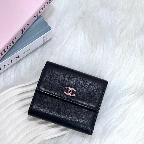 CHANEL 四葉草翻蓋三折短夾 黑 25開