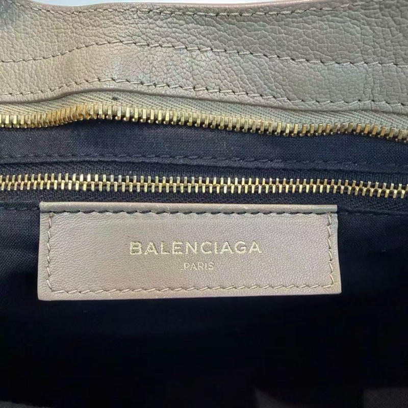 巴黎世家 le city 燕麥灰機車包-7