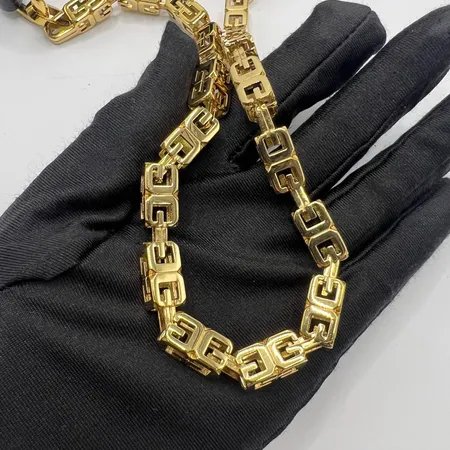 Givenchy 纪梵希金属搭扣单肩腋下包-11