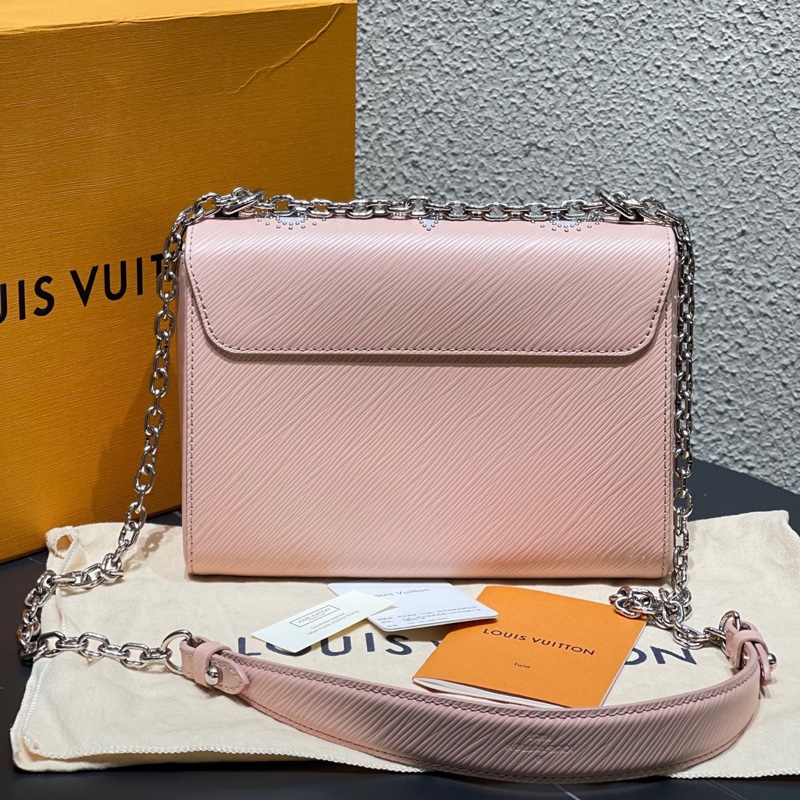 LV 限量款Twist中號，櫻花粉水波紋釘珠刺繡四葉草鏈條包，尺寸約23*16 配件盒子塵袋鏡子-4