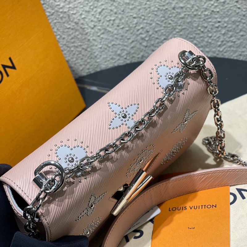 LV 限量款Twist中號，櫻花粉水波紋釘珠刺繡四葉草鏈條包，尺寸約23*16 配件盒子塵袋鏡子-5