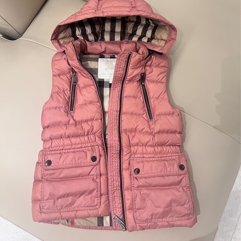 售9新Burberry 女童超美羽絨背心