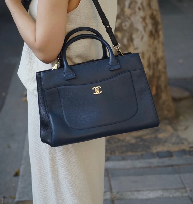 Chanel香奈兒Shopping Bag托特黑金牛皮荔枝皮 尺寸約34*33*14.5-0