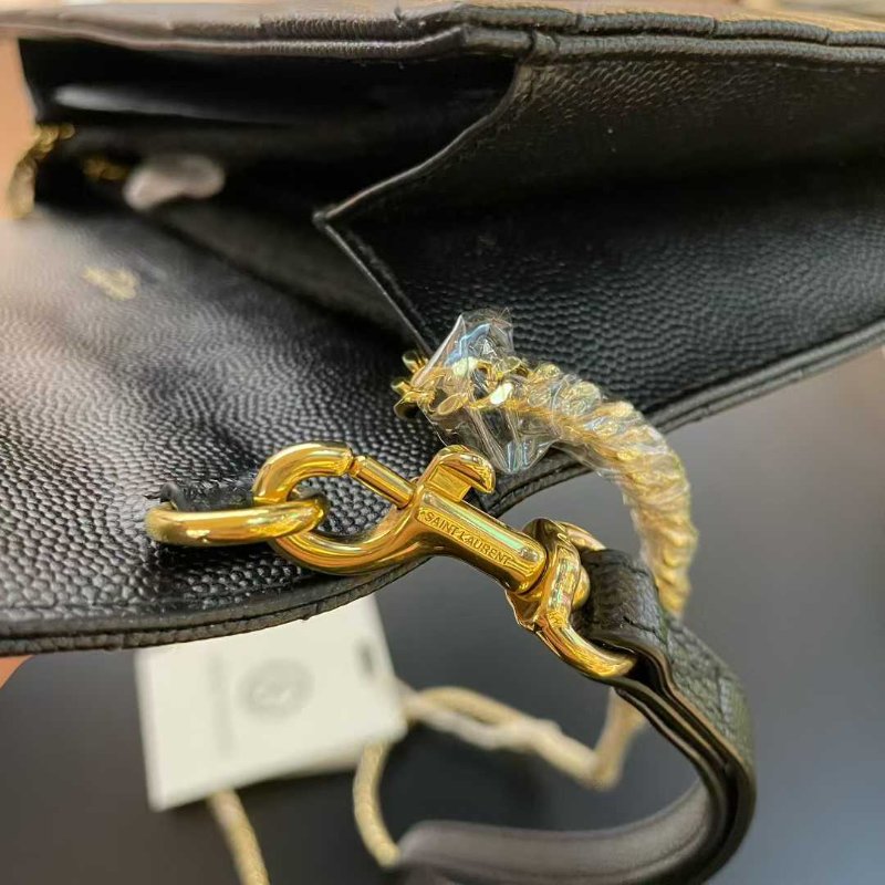 YSL Monogram 中号黑金 荔枝紋 信封斜挎包-7