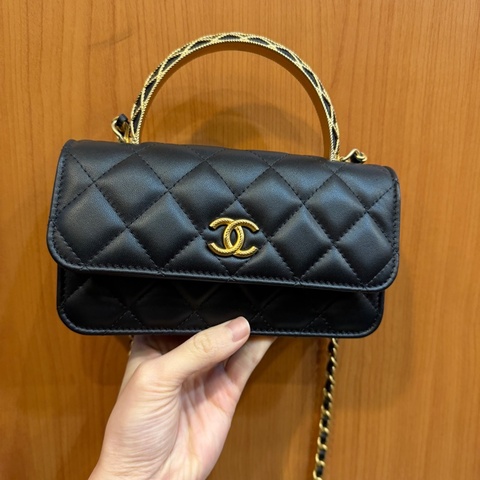 Chanel 黑羊皮霧金釦手把Mini WOC AP3385