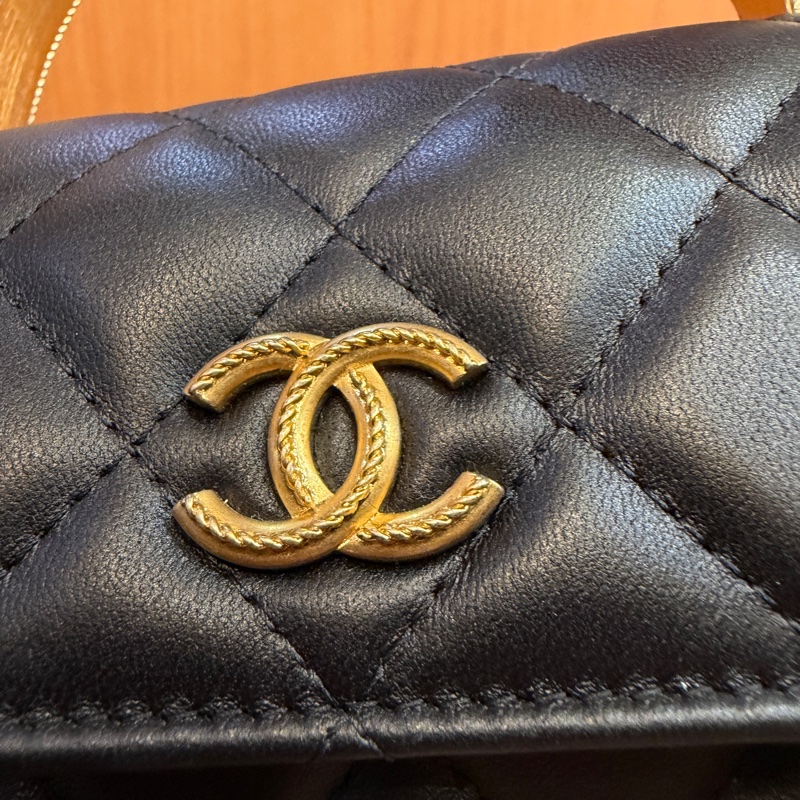 Chanel 黑羊皮霧金釦手把Mini WOC AP3385-1