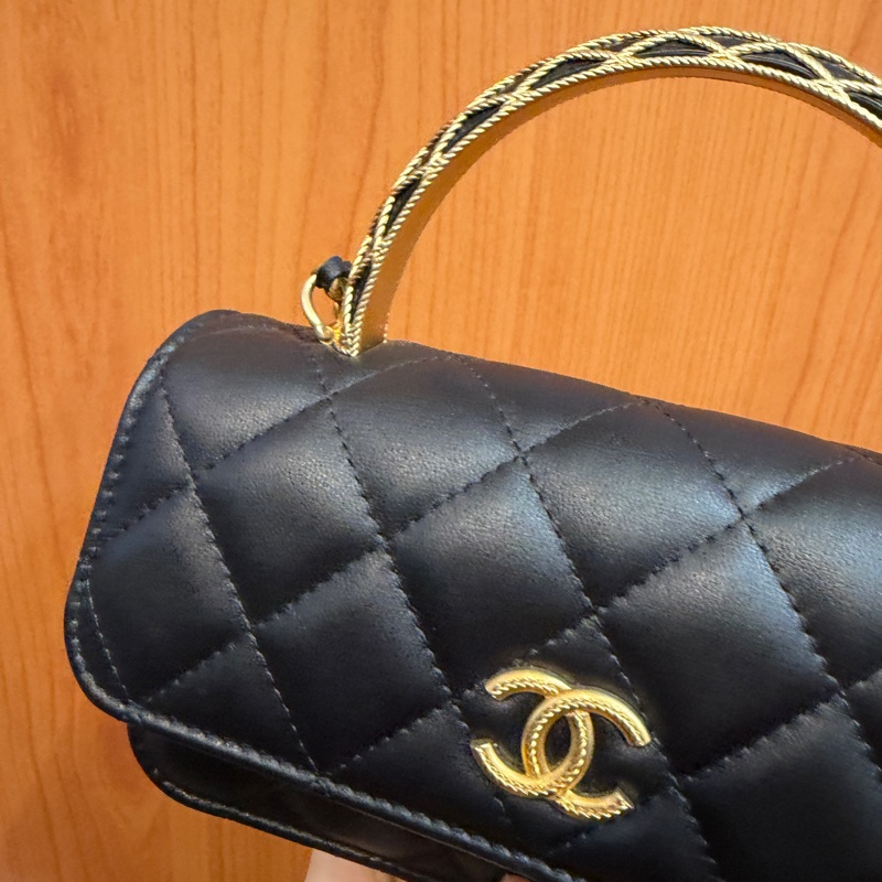 Chanel 黑羊皮霧金釦手把Mini WOC AP3385-2