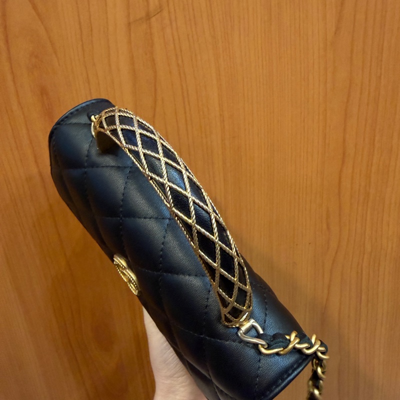 Chanel 黑羊皮霧金釦手把Mini WOC AP3385-5