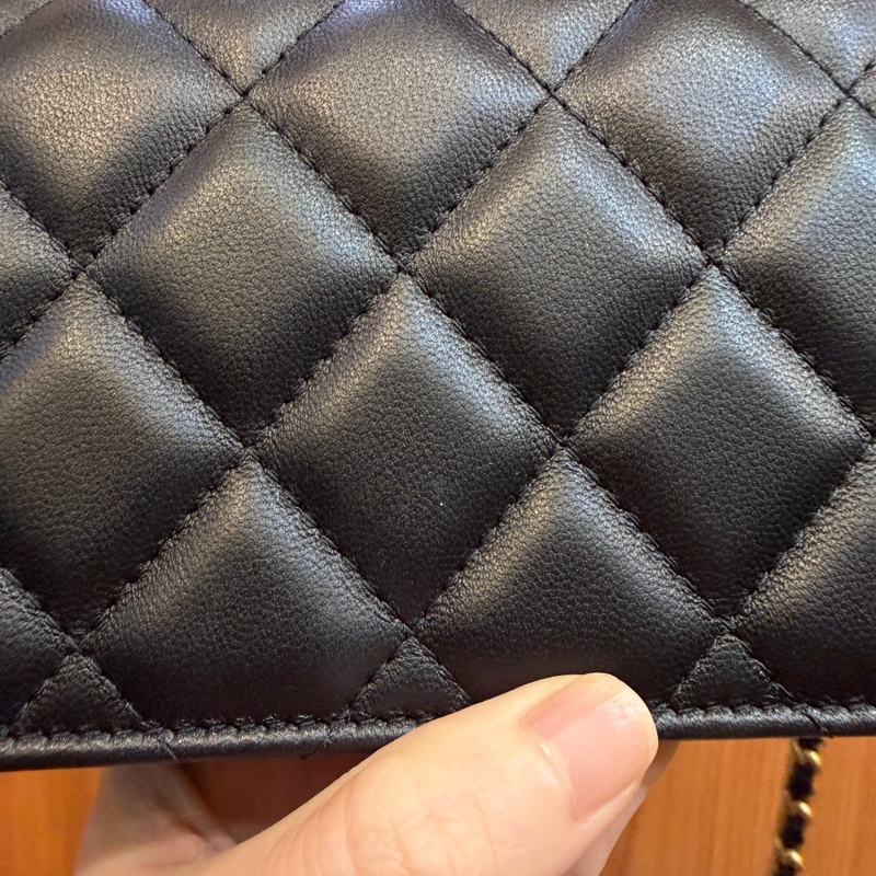 Chanel 黑羊皮霧金釦手把Mini WOC AP3385-7