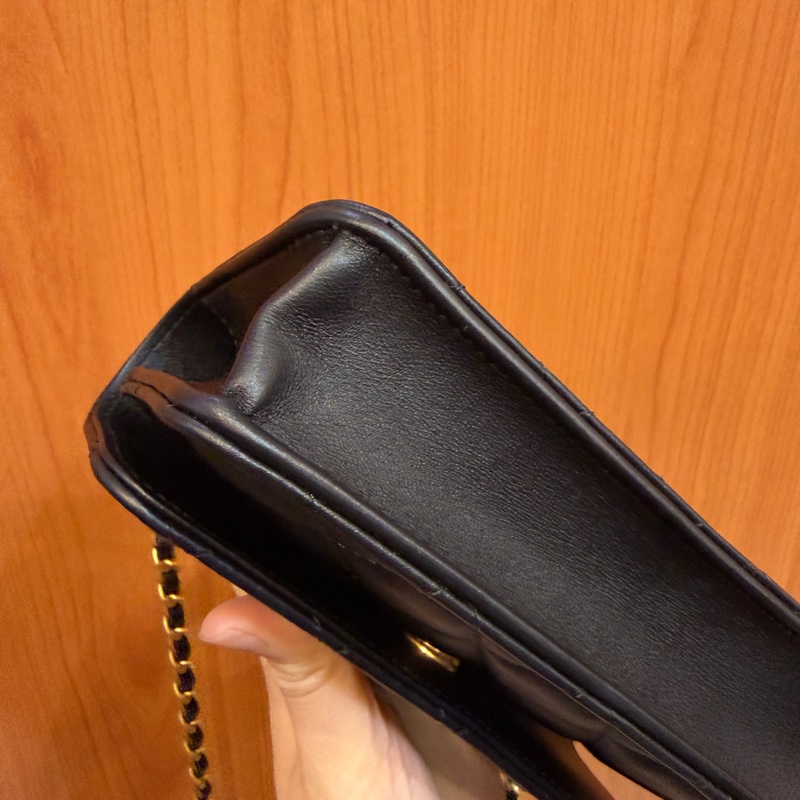 Chanel 黑羊皮霧金釦手把Mini WOC AP3385-9