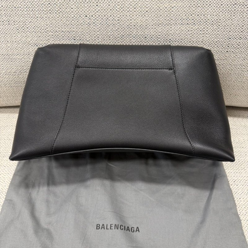 BALENCIAGA Downtown M 黑武士沙漏包-3