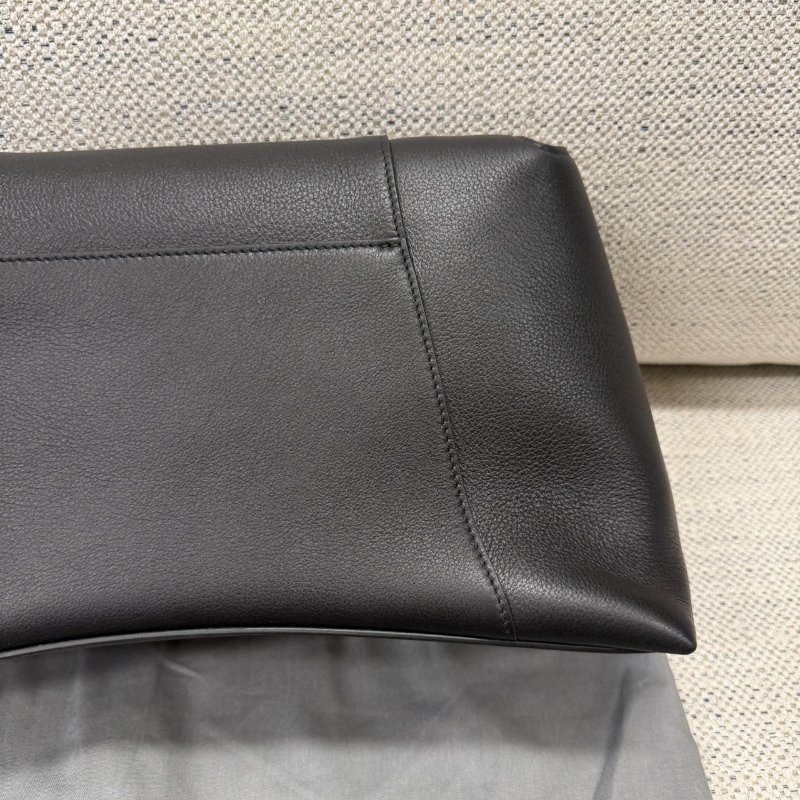 BALENCIAGA Downtown M 黑武士沙漏包-5