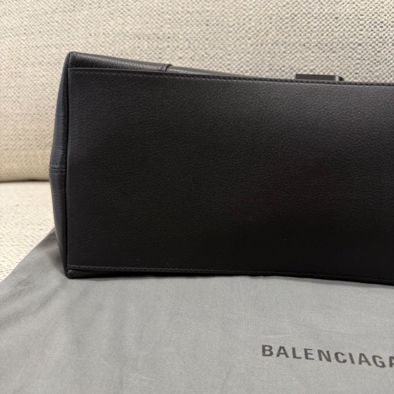 BALENCIAGA Downtown M 黑武士沙漏包-11
