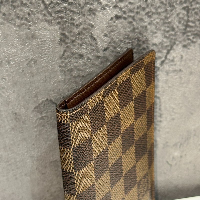 💎Han's house精品服飾💎Louis Vuitton LV N60189 經典Damier帆布棋盤格印花護照夾-1