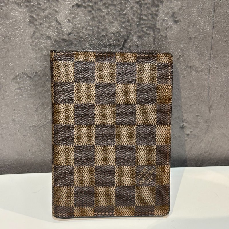💎Han's house精品服飾💎Louis Vuitton LV N60189 經典Damier帆布棋盤格印花護照夾-2