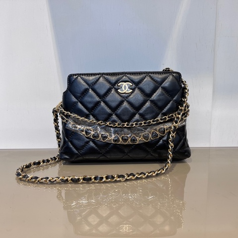 Chanel 黑牛皮金釦菱格紋前愛心鏈條肩背包
