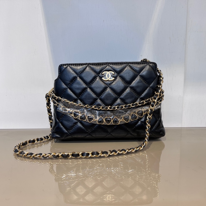 Chanel 黑牛皮金釦菱格紋前愛心鏈條肩背包-0