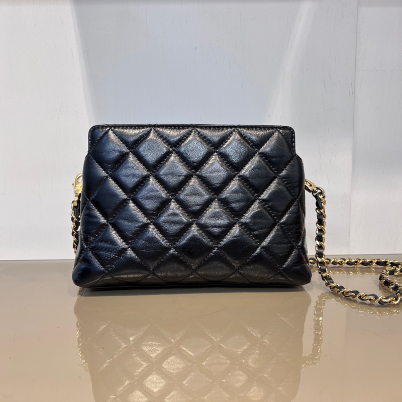 Chanel 黑牛皮金釦菱格紋前愛心鏈條肩背包-1