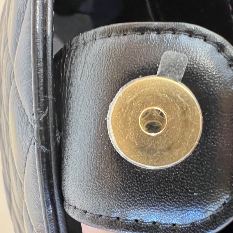 Chanel 黑牛皮金釦菱格紋前愛心鏈條肩背包-13