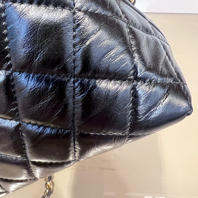 Chanel 黑牛皮金釦菱格紋前愛心鏈條肩背包-21