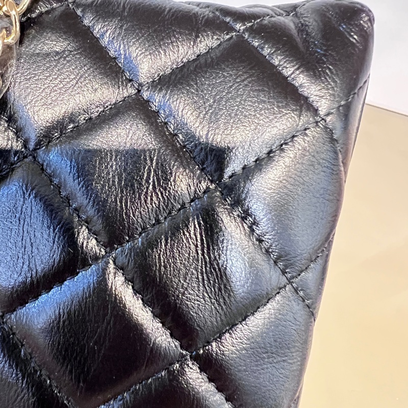 Chanel 黑牛皮金釦菱格紋前愛心鏈條肩背包-24