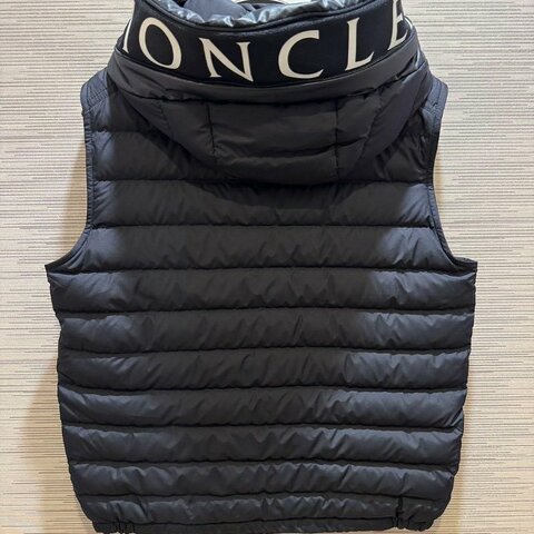 💎Han's house精品服飾💎 moncler Bourget 羽絨 連帽 背心 原價45000 深藍