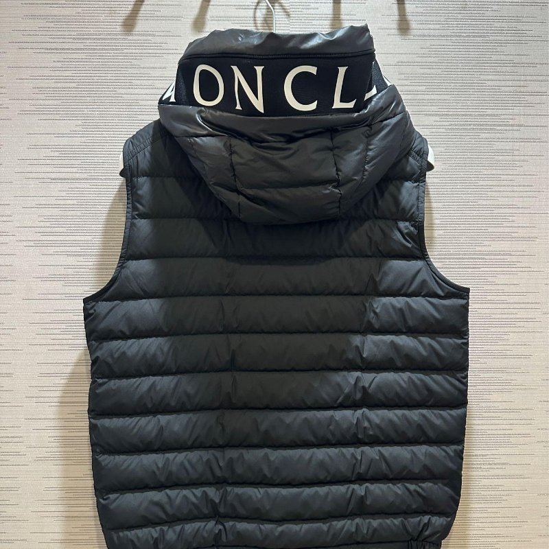💎Han's house精品服飾💎 moncler Bourget 羽絨 連帽 背心 原價45000 黑-0