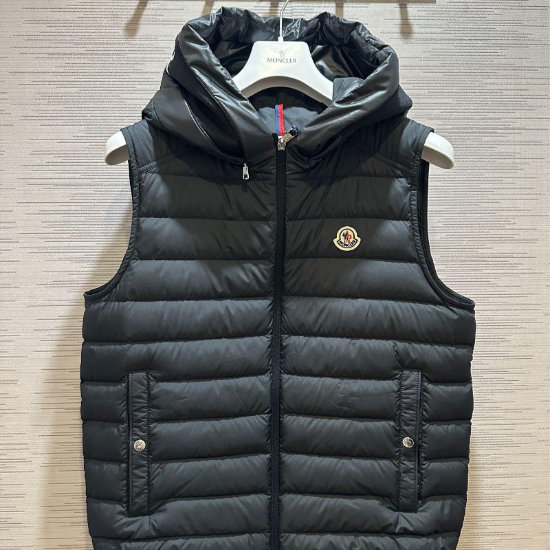 💎Han's house精品服飾💎 moncler Bourget 羽絨 連帽 背心 原價45000 黑-1