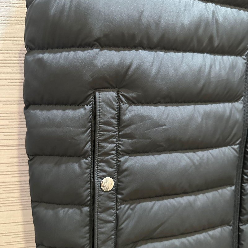 💎Han's house精品服飾💎 moncler Bourget 羽絨 連帽 背心 原價45000 黑-3
