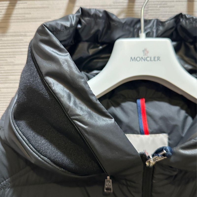 💎Han's house精品服飾💎 moncler Bourget 羽絨 連帽 背心 原價45000 黑-4