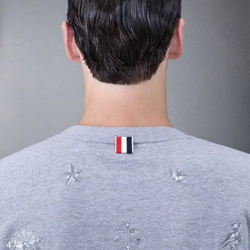 💎Han's house精品服飾💎Thom Browne TB 短袖 短T T恤 滿版 刺繡 原價27400-1