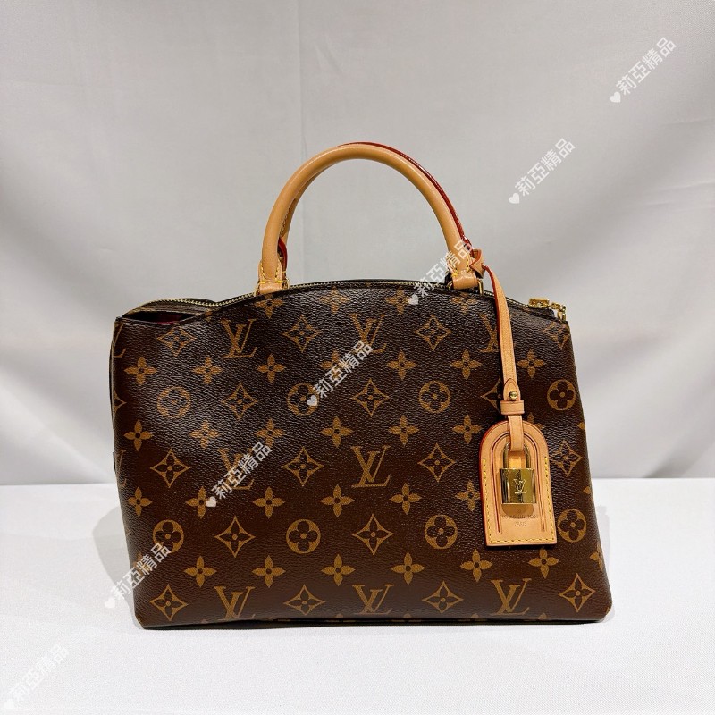 莉亞精品♡LV 新款蒙田 近新美包-1