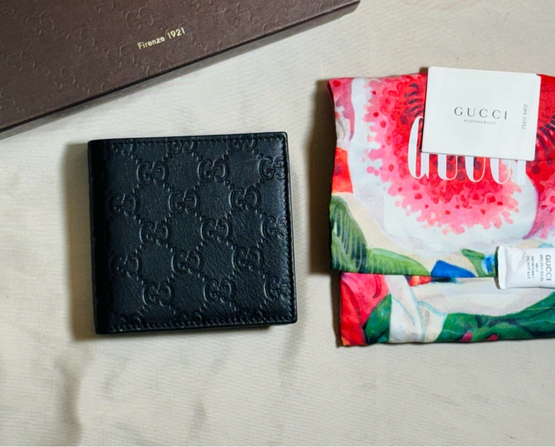 🔥男生必買 Gucci 古馳 黑老花零錢袋滿版雙鈔票層 對開5卡短夾-0