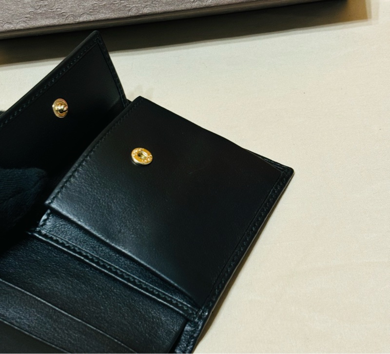 🔥男生必買 Gucci 古馳 黑老花零錢袋滿版雙鈔票層 對開5卡短夾-4