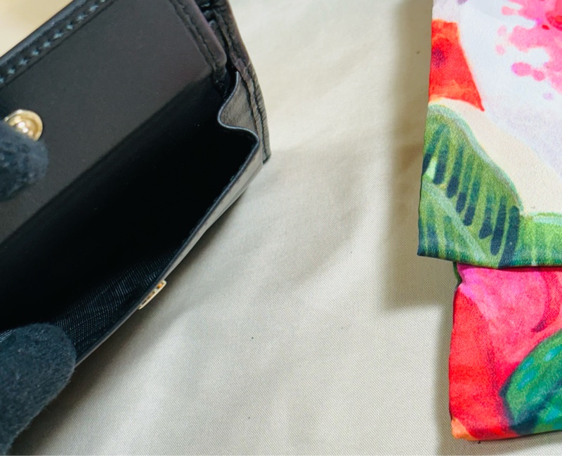 🔥男生必買 Gucci 古馳 黑老花零錢袋滿版雙鈔票層 對開5卡短夾-5