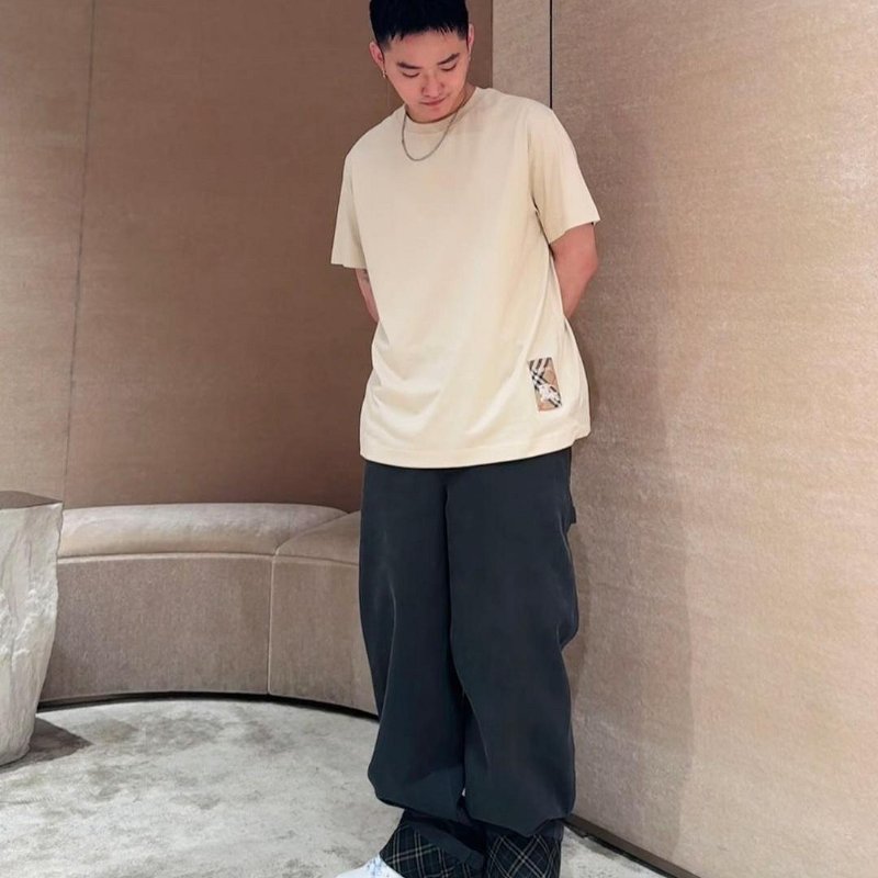 💎Han's house精品服飾💎BURBERRY 格紋  短T T恤 短袖 原價14200-4