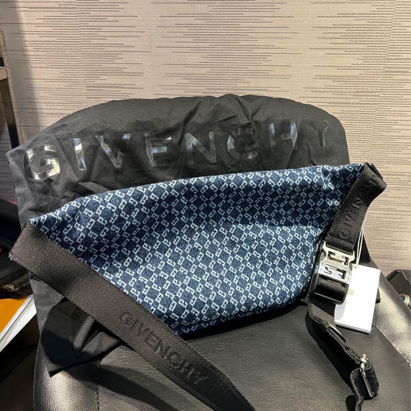 💎Han's house精品服飾💎GIVENCHY 紀梵希 牛仔 滿版 4G 立體刺繡 腰包  原價34100-7