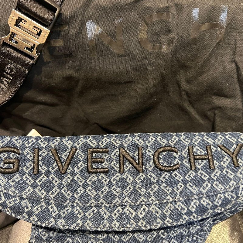 💎Han's house精品服飾💎GIVENCHY 紀梵希 牛仔 滿版 4G 立體刺繡 腰包  原價34100-8