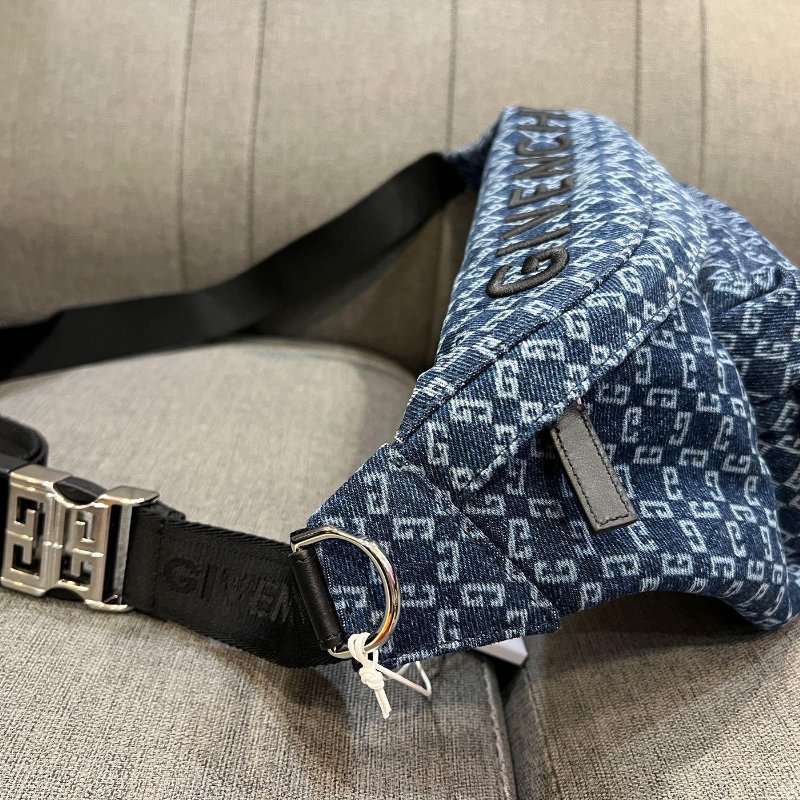 💎Han's house精品服飾💎GIVENCHY 紀梵希 牛仔 滿版 4G 立體刺繡 腰包  原價34100-9