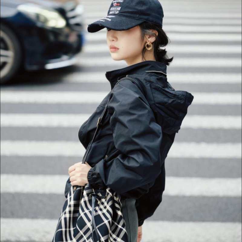 💎Han's house精品服飾💎Burberry格紋 水桶包 側背包  16X29X27公分原價64200-2