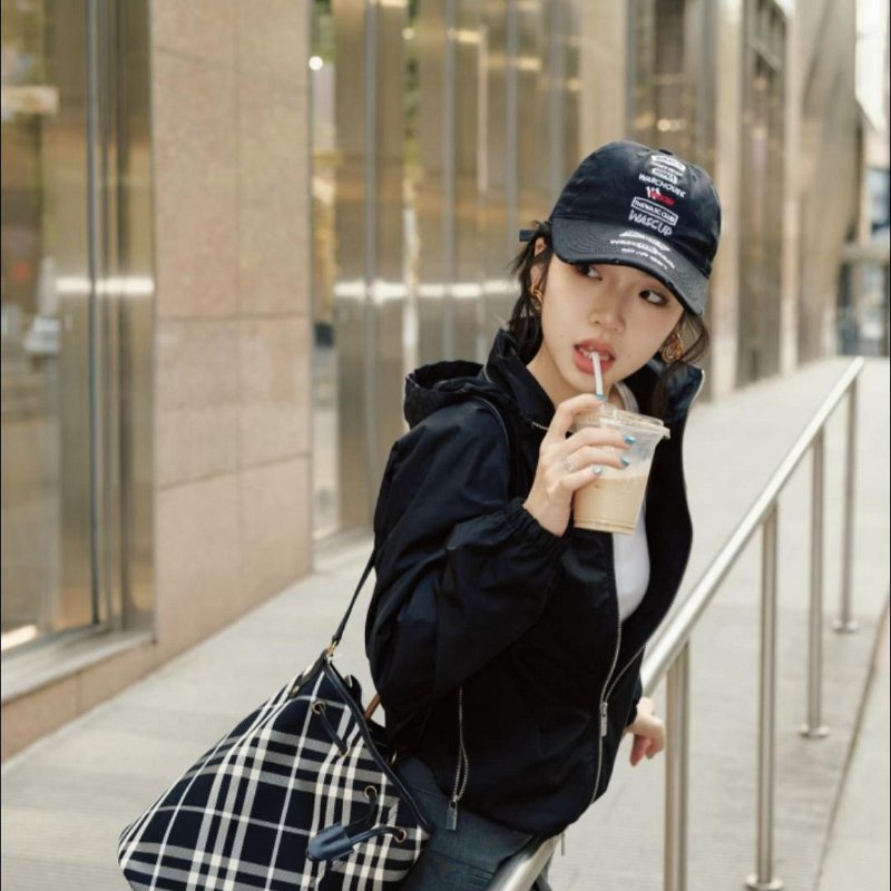 💎Han's house精品服飾💎Burberry格紋 水桶包 側背包  16X29X27公分原價64200-3