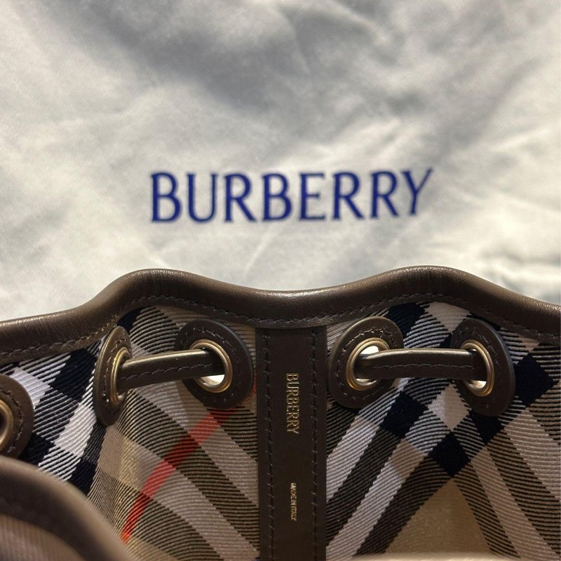💎Han's house精品服飾💎Burberry  牛皮飾邊 格紋 水桶包 側背包 現貨 原價42100-2