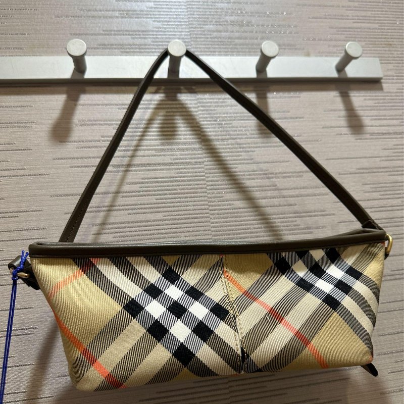 💎Han's house精品服飾💎Burberry 格紋 迷你 麻將包 側背包  原價26500-1