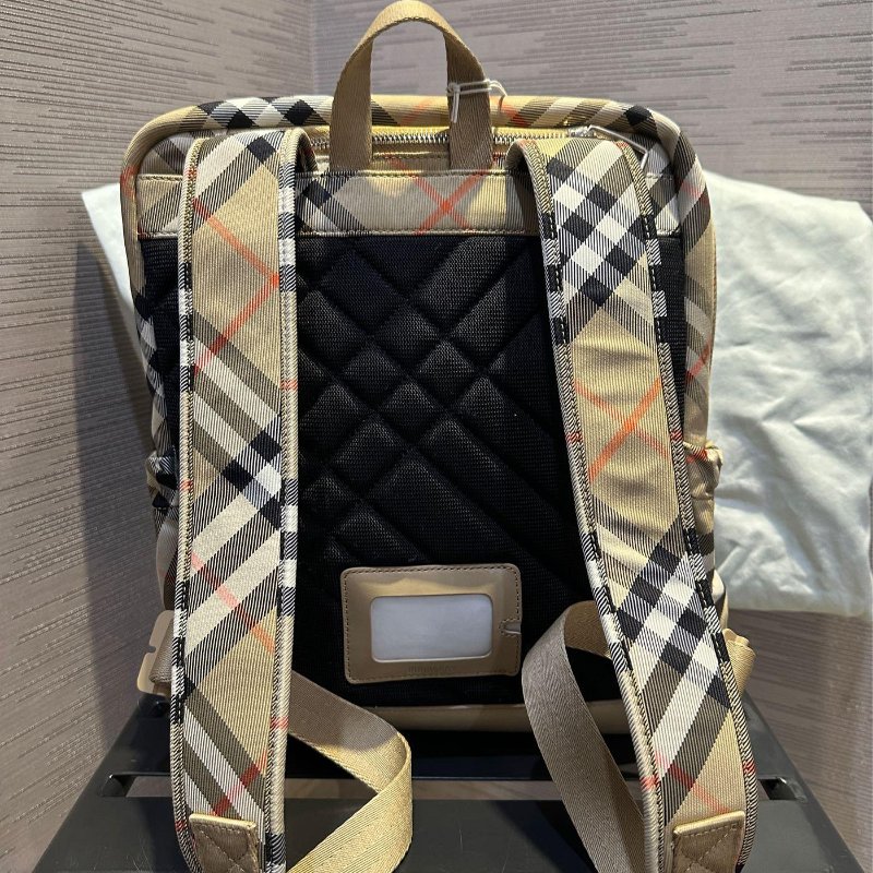 💎Han's house精品服飾💎BURBERRY 格紋 戰馬 後背包 青年款 現貨 原價30500-4